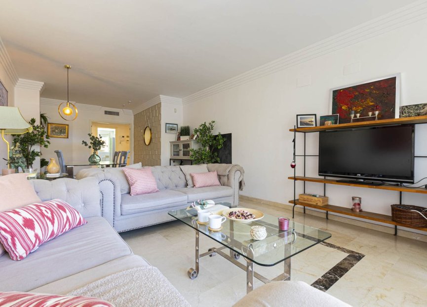 Resale - Apartment - Ground Floor Apartment - Marbella - Nueva Andalucia