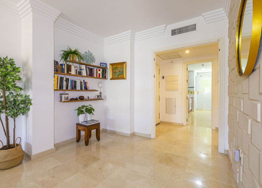 Resale - Apartment - Ground Floor Apartment - Marbella - Nueva Andalucia