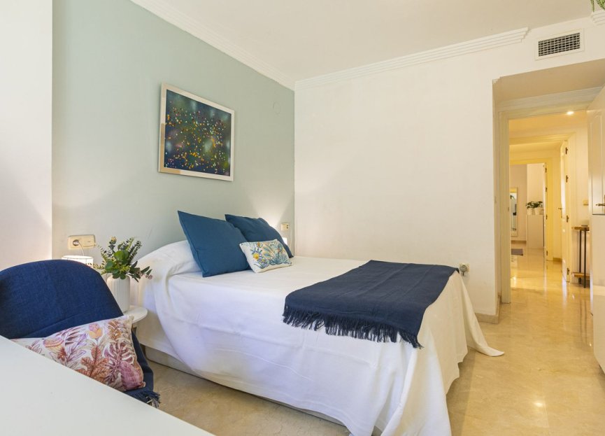 Resale - Apartment - Ground Floor Apartment - Marbella - Nueva Andalucia