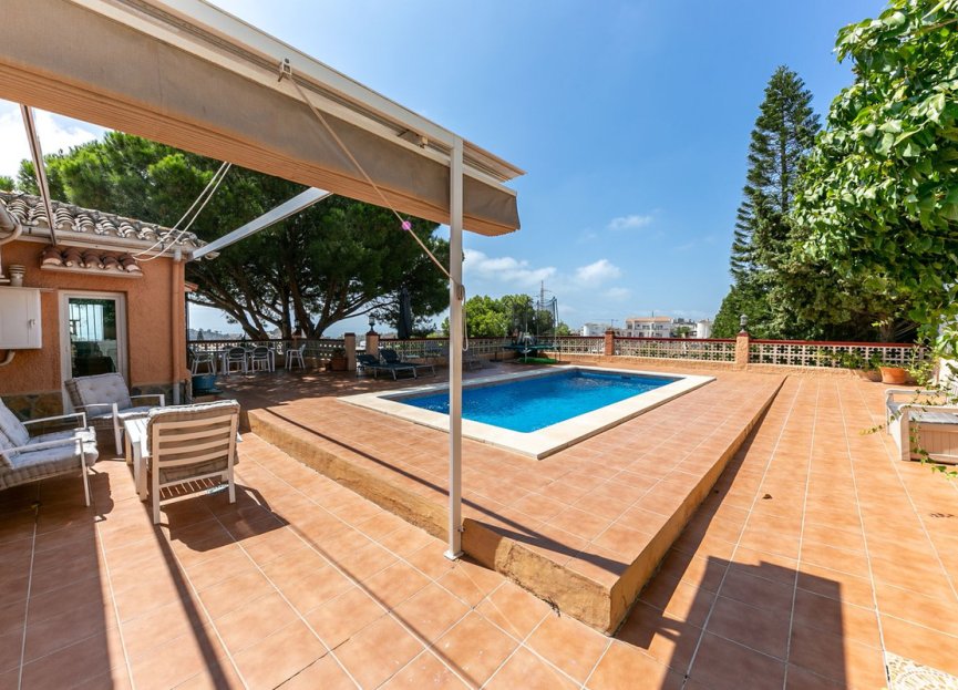 Resale - House - Detached Villa - Benalmádena - Benalmadena Centro