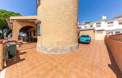 Resale - House - Detached Villa - Benalmádena - Benalmadena Centro