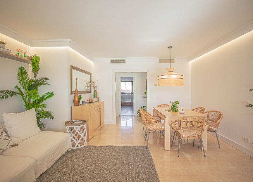 Resale - Apartment - Middle Floor Apartment - Estepona - Estepona Centro