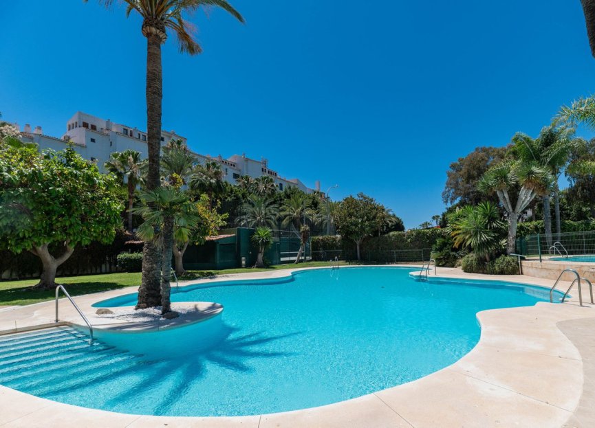 Resale - Apartment - Middle Floor Apartment - Marbella - Puerto Banús