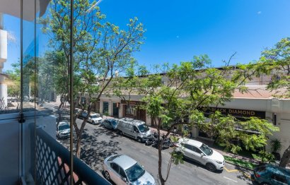 Resale - Apartment - Middle Floor Apartment - Marbella - Puerto Banús