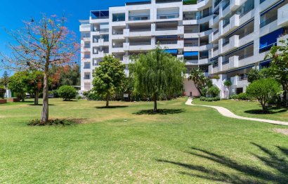 Resale - Apartment - Middle Floor Apartment - Marbella - Puerto Banús