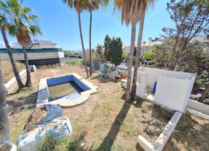 Resale - House - Detached Villa - Estepona - Estepona Centro