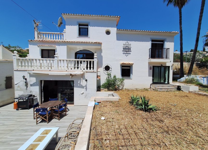 Resale - House - Detached Villa - Estepona - Estepona Centro