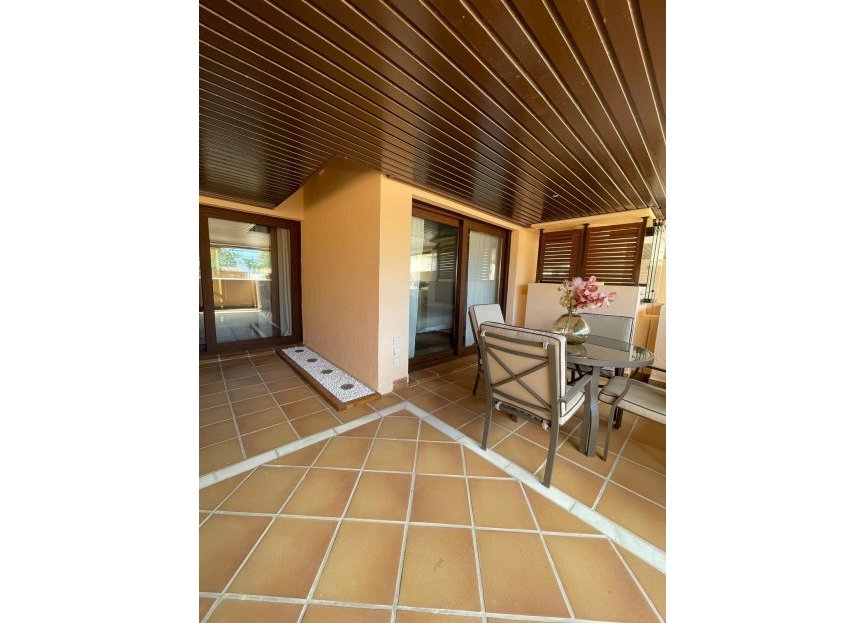 Resale - Apartment - Middle Floor Apartment - Estepona - Estepona Centro