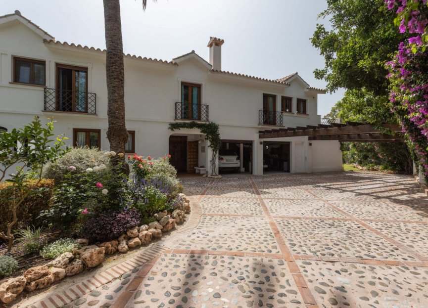 Resale - House - Detached Villa - Marbella - Guadalmina Baja