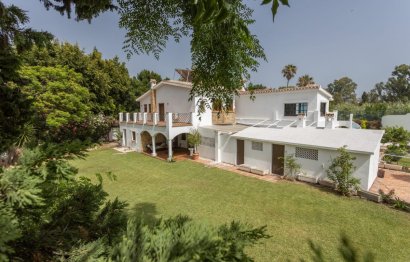 Resale - House - Detached Villa - Marbella - Guadalmina Baja