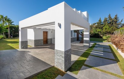 Resale - House - Detached Villa - Estepona - Estepona Centro