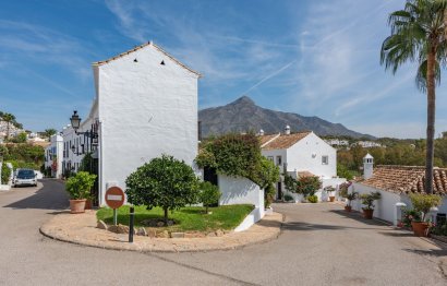 Resale - House - Townhouse - Marbella - Nueva Andalucia