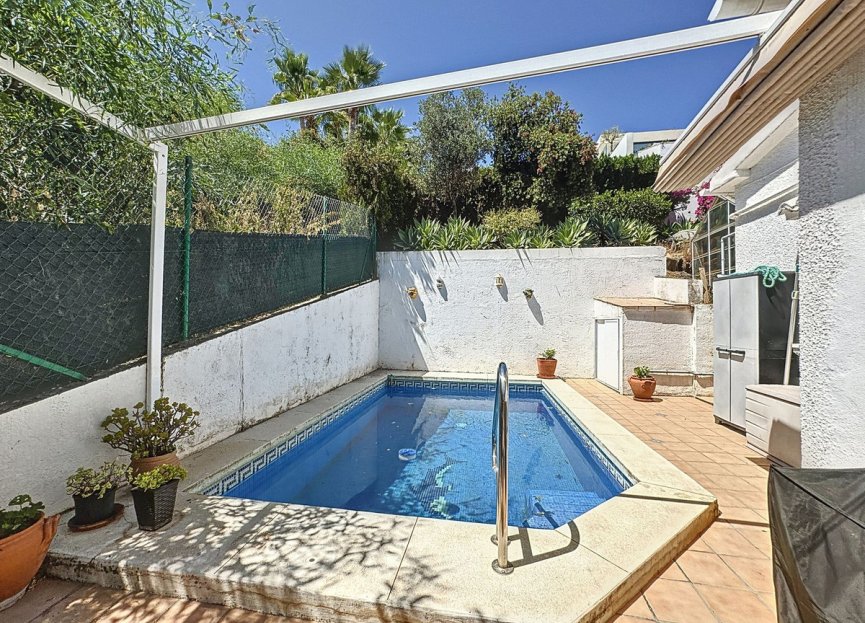 Resale - House - Detached Villa - Marbella - Nueva Andalucia