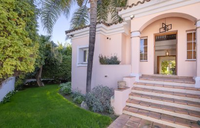 Resale - House - Detached Villa - Marbella - Guadalmina Baja