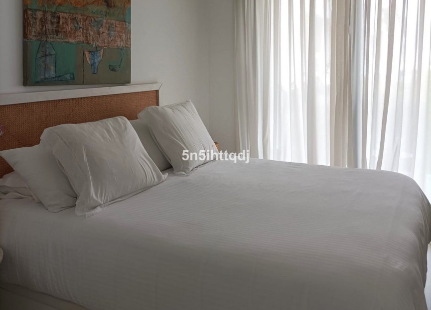 Resale - Apartment - Middle Floor Apartment - Estepona - Bel Air