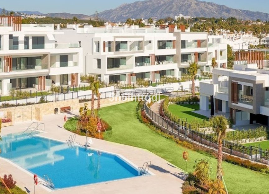 Resale - Apartment - Middle Floor Apartment - Estepona - Bel Air