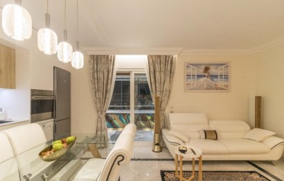 Resale - Apartment - Middle Floor Apartment - Marbella - Puerto Banús