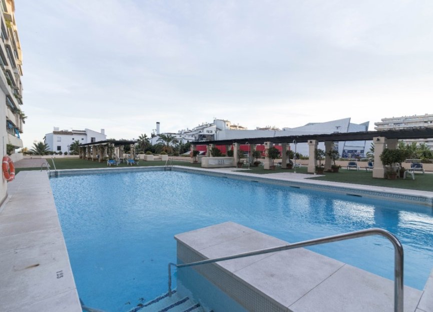 Resale - Apartment - Middle Floor Apartment - Marbella - Puerto Banús