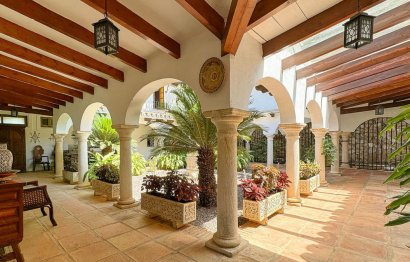 Resale - House - Detached Villa - Marbella