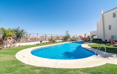 Resale - Apartment - Ground Floor Apartment - Marbella - Nueva Andalucia