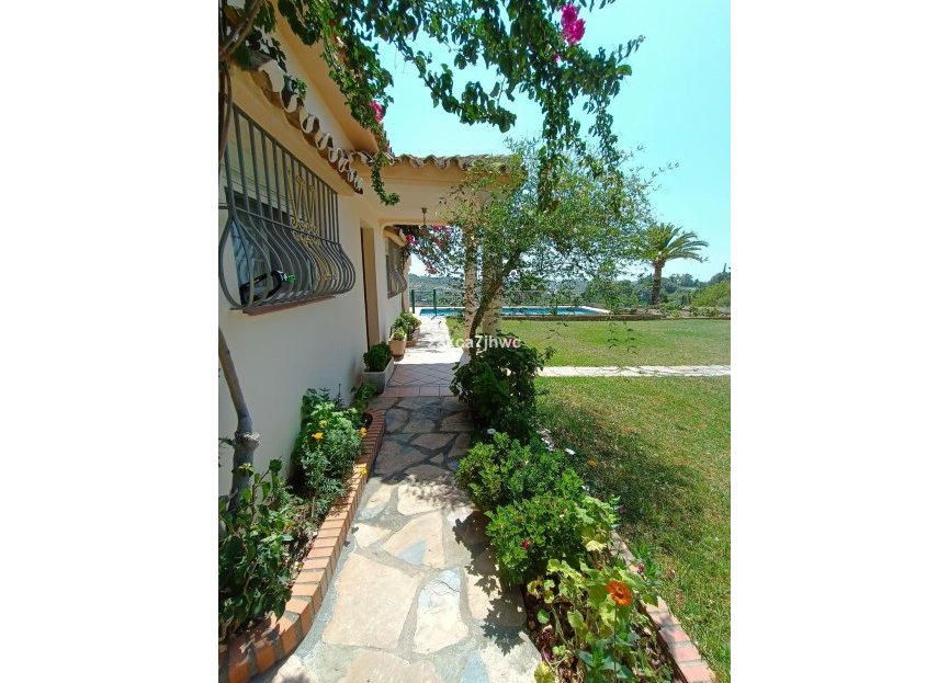 Resale - House - Finca - Cortijo - Estepona - Estepona Centro