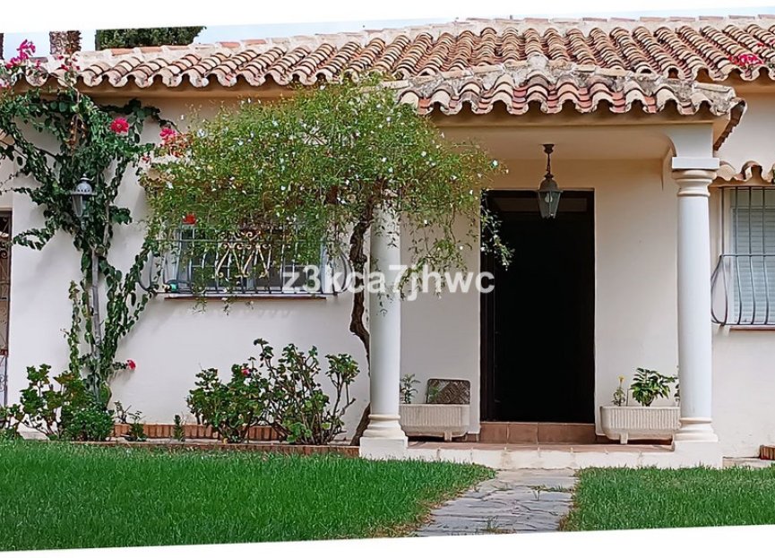 Resale - House - Finca - Cortijo - Estepona - Estepona Centro