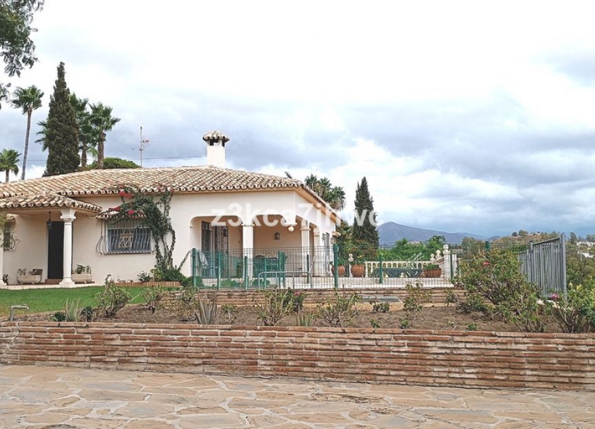 Resale - House - Finca - Cortijo - Estepona - Estepona Centro