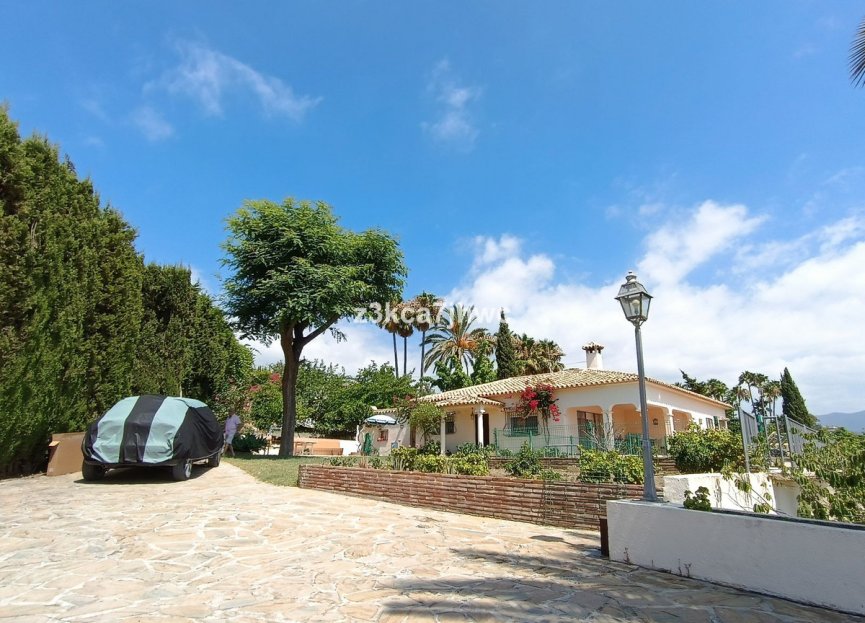 Resale - House - Finca - Cortijo - Estepona - Estepona Centro