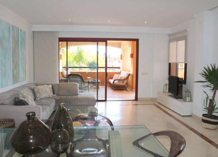 Resale - Apartment - Middle Floor Apartment - Marbella - Bahía de Marbella