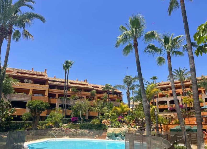 Resale - Apartment - Middle Floor Apartment - Marbella - Bahía de Marbella