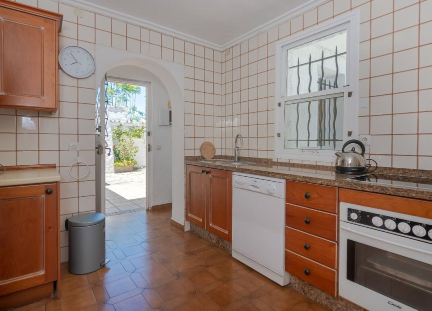 Resale - House - Detached Villa - Marbella - Cortijo Blanco