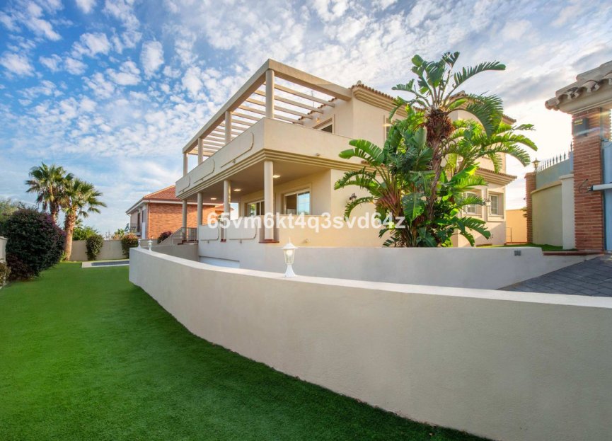 Resale - House - Detached Villa - Benalmádena - Benalmadena Pueblo