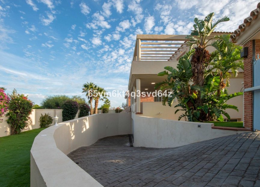 Resale - House - Detached Villa - Benalmádena - Benalmadena Pueblo