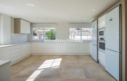 Resale - House - Detached Villa - Benalmádena - Benalmadena Pueblo