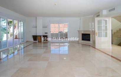 Resale - House - Detached Villa - Benalmádena - Benalmadena Pueblo