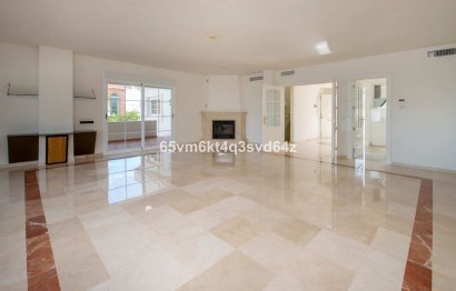 Resale - House - Detached Villa - Benalmádena - Benalmadena Pueblo