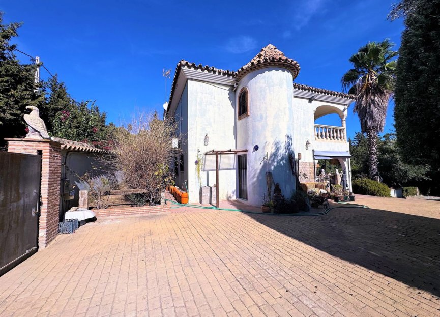 Resale - House - Detached Villa - Estepona - Estepona Centro