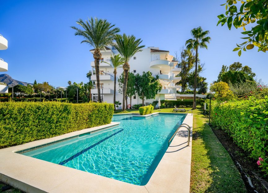 Resale - Apartment - Middle Floor Apartment - Marbella - Nueva Andalucia