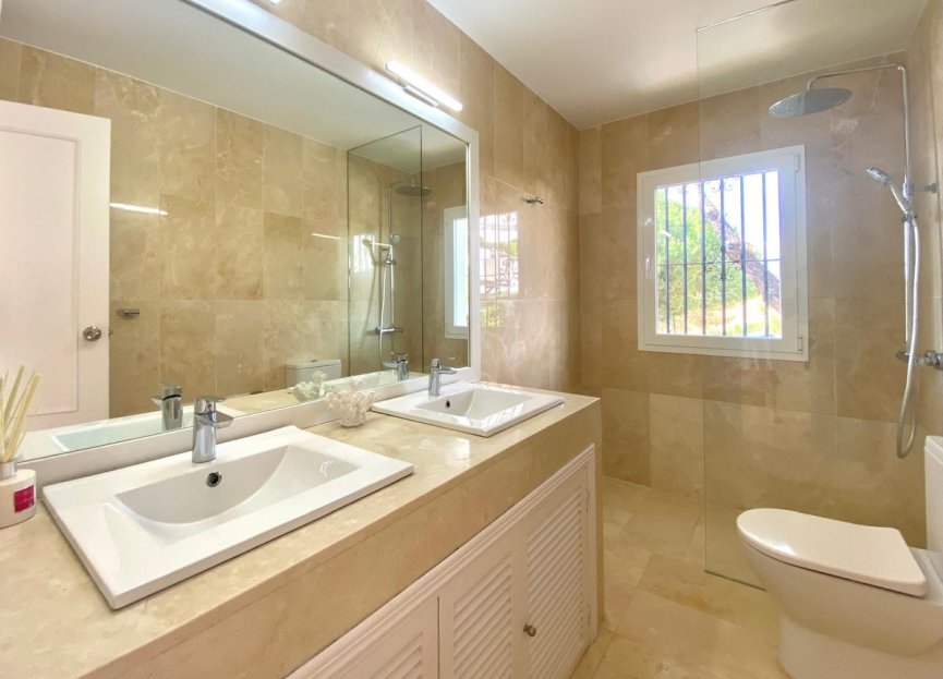 Resale - Apartment - Top Floor Apartment - Marbella - Nueva Andalucia