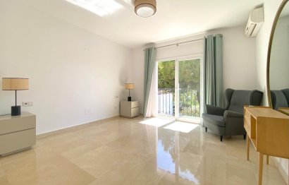 Resale - Apartment - Top Floor Apartment - Marbella - Nueva Andalucia