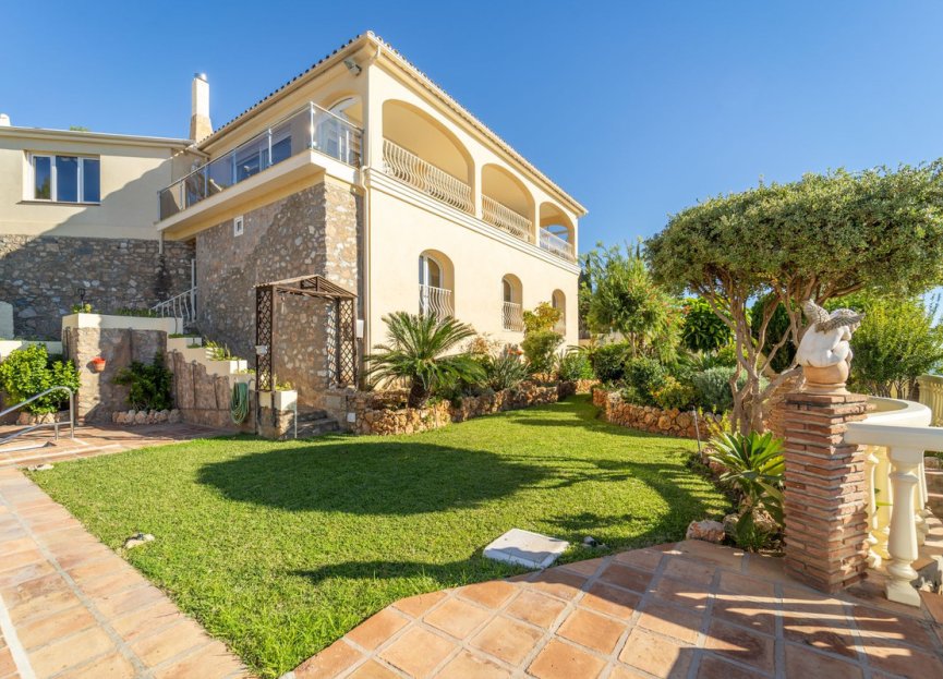 Resale - House - Detached Villa - Benalmádena - Benalmadena Costa