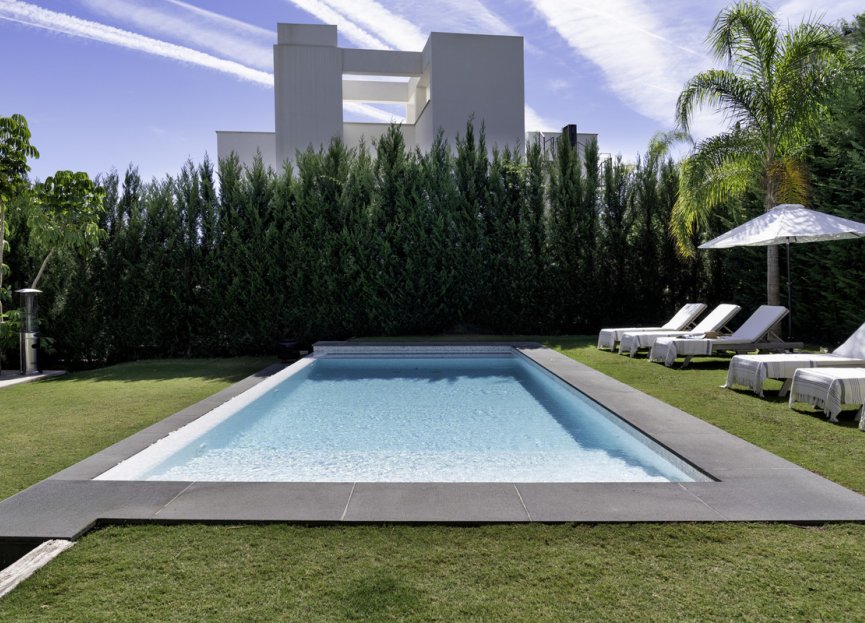 Resale - House - Detached Villa - Marbella - Nueva Andalucia