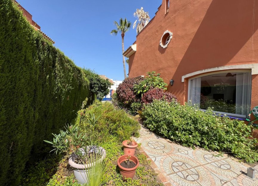 Resale - House - Semi-Detached House - Estepona - Atalaya