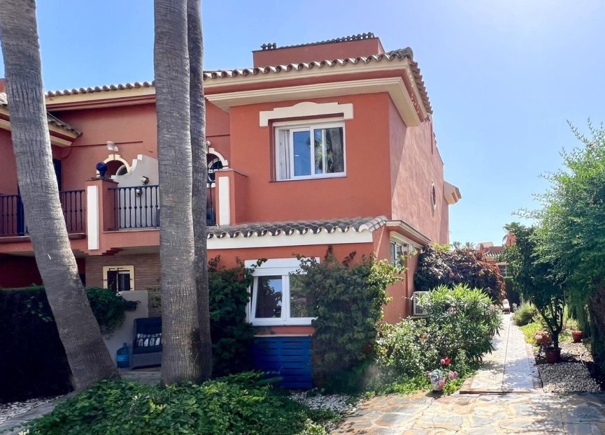 Resale - House - Semi-Detached House - Estepona - Atalaya