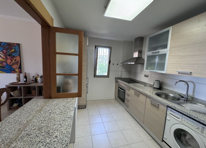 Resale - Apartment - Ground Floor Apartment - Estepona - Estepona Centro