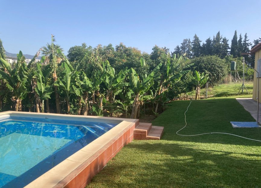 Resale - House - Finca - Cortijo - Estepona - Estepona Centro