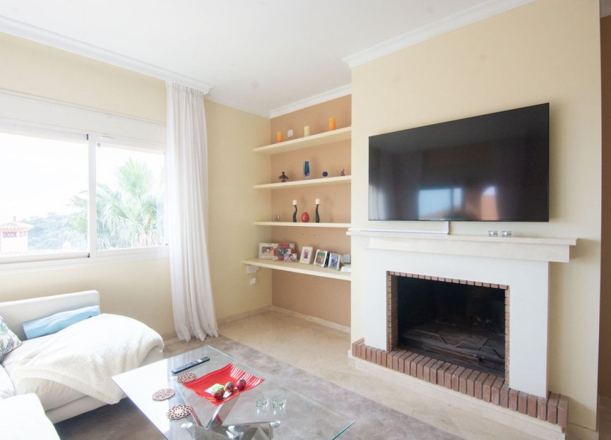 Resale - Apartment - Middle Floor Apartment - Marbella - La Mairena