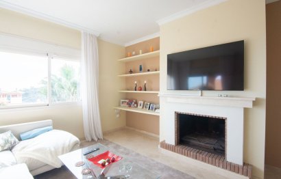 Resale - Apartment - Middle Floor Apartment - Marbella - La Mairena