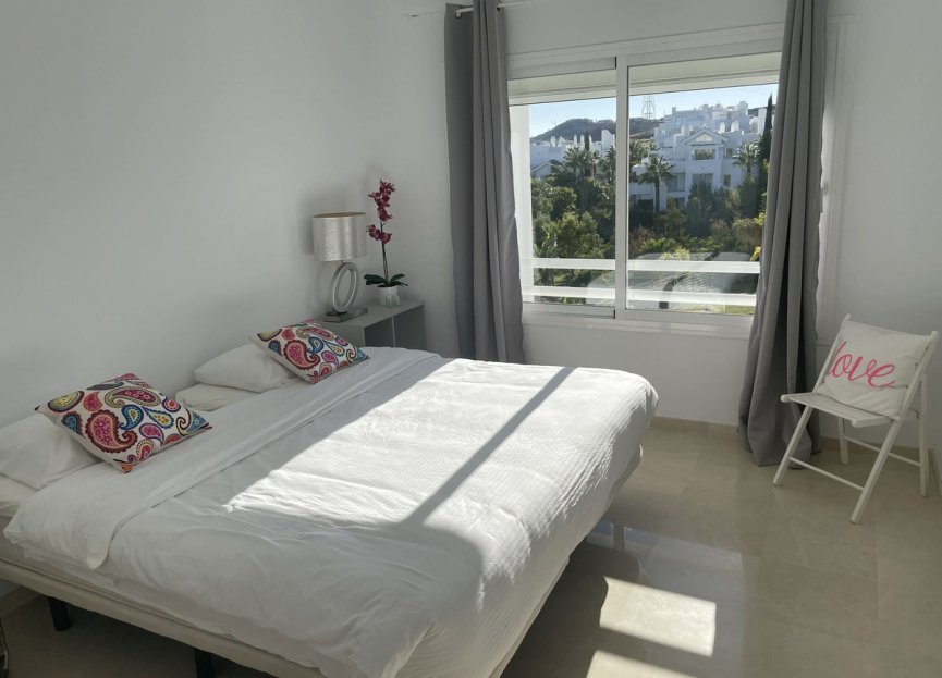 Resale - Apartment - Middle Floor Apartment - Estepona - Estepona Centro