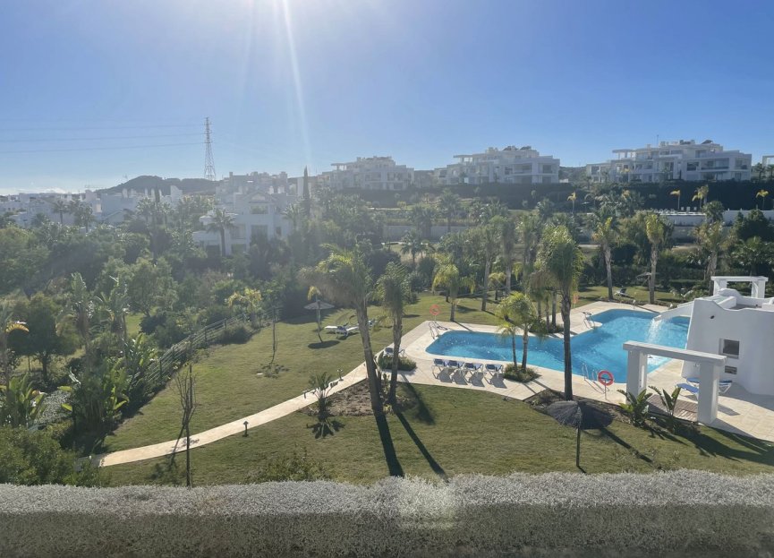 Resale - Apartment - Middle Floor Apartment - Estepona - Estepona Centro